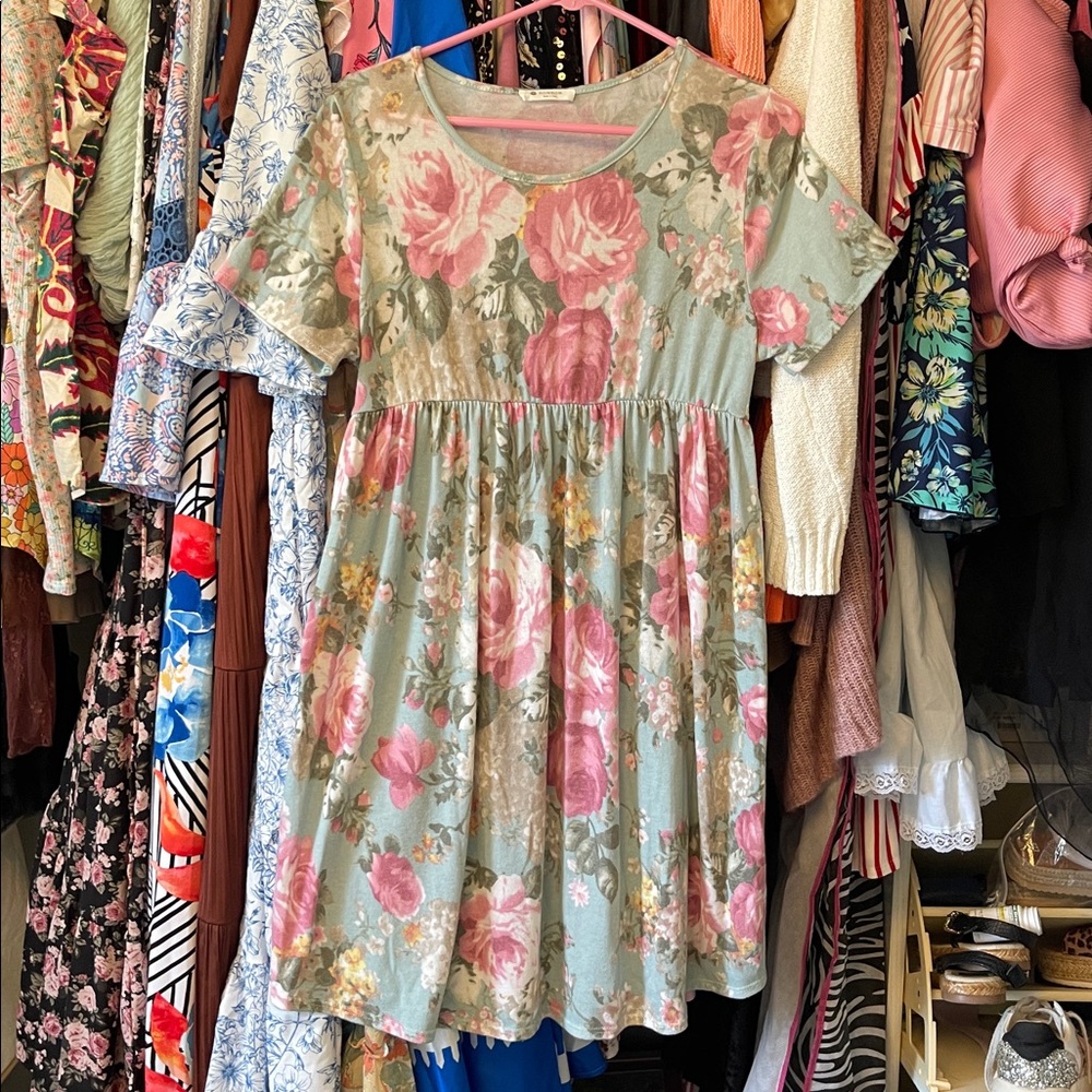 Soft feminine floral print dress